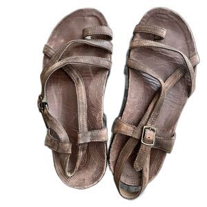 Chaco Leather Strappy Sandals Size 7 GUC